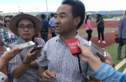 
			  “热心市民为医护人员送暖心食品”