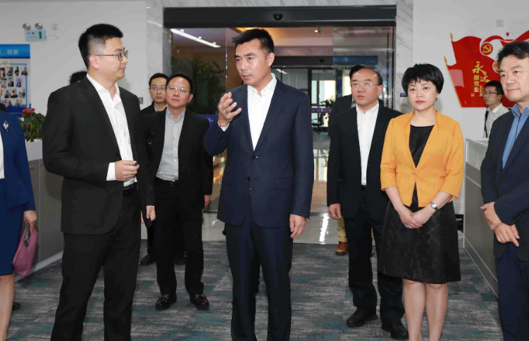 “一再以习大大总书记重要讲话和重要指示精神为统领  坚决打赢疫情防控和经济社会快速发展两场硬仗夺取双胜利”